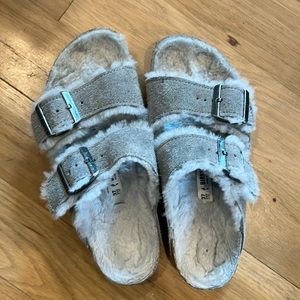 Like new!!Grey shearling Birkenstock